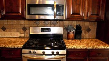 Mikroaaltouuni, uuni, liesi, astianpesukone