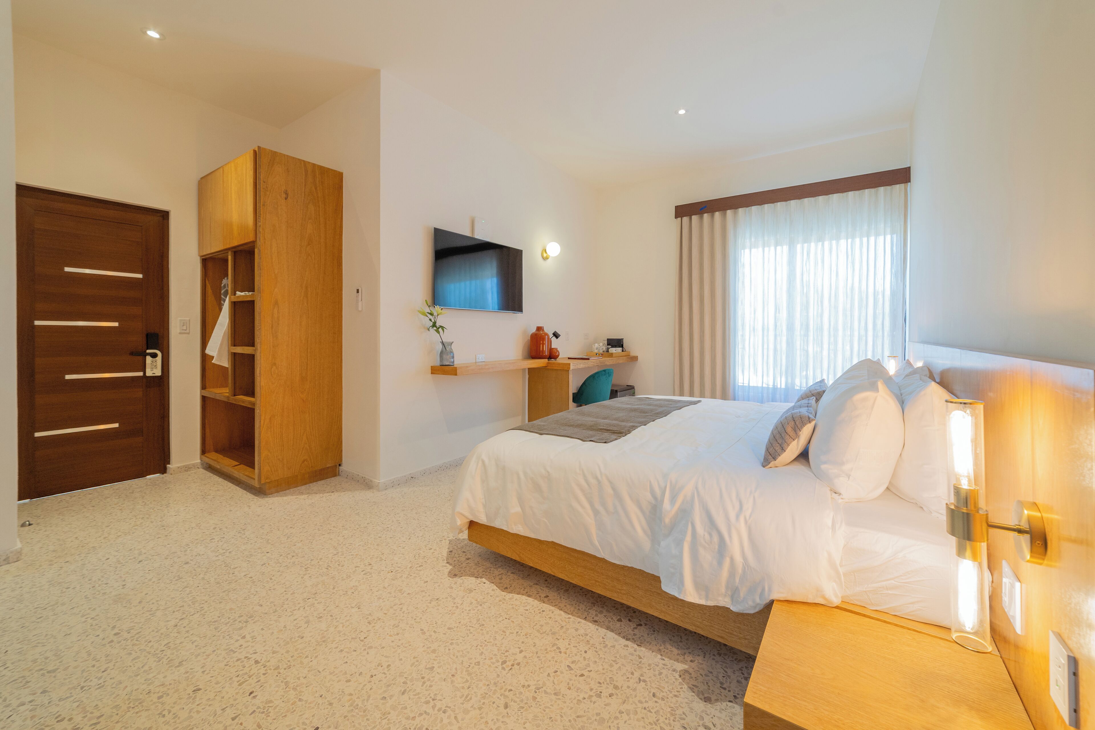 Signature Room, Garden View | Premium bedding, minibar, in-room safe, desk