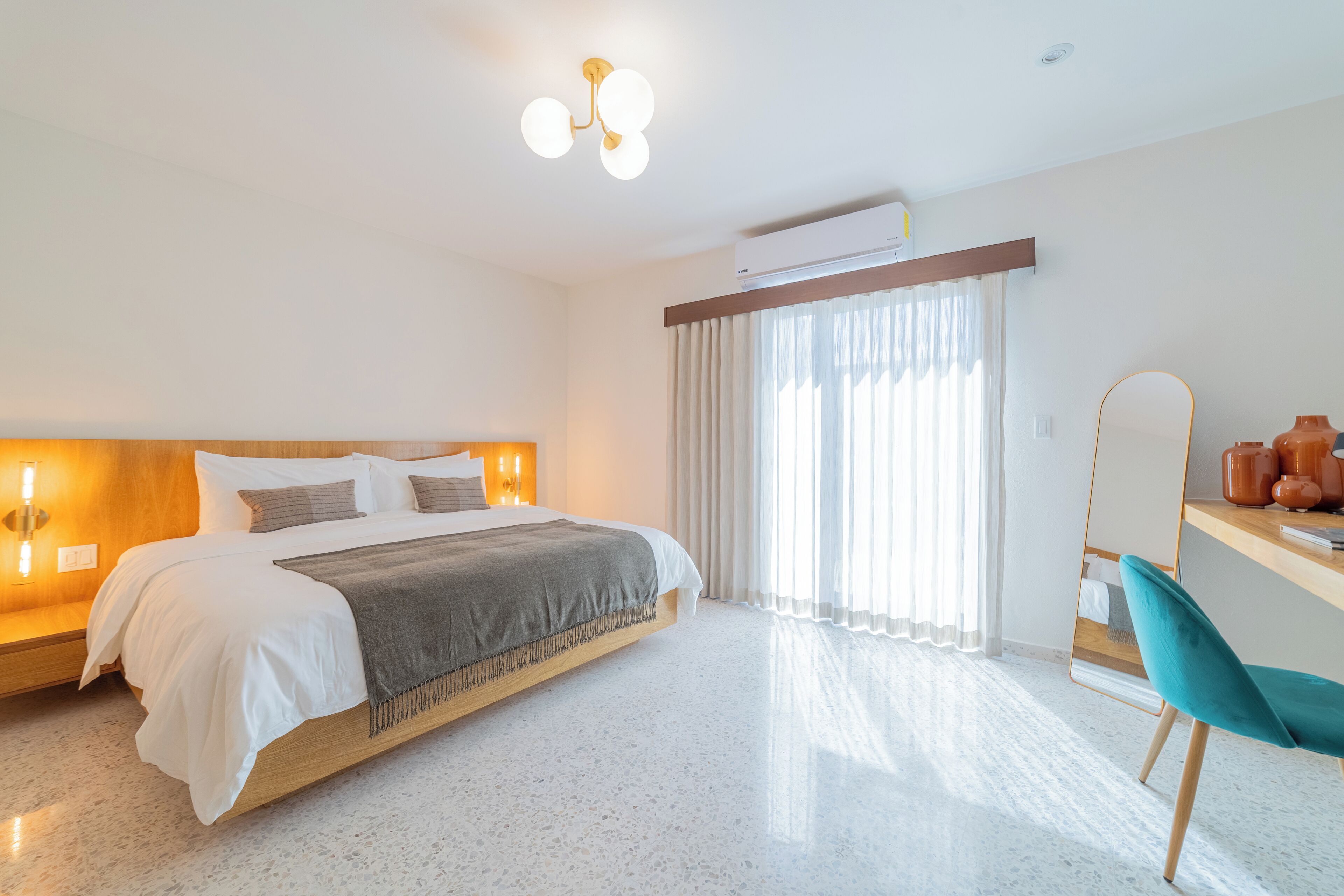 Signature Room | Premium bedding, minibar, in-room safe, desk