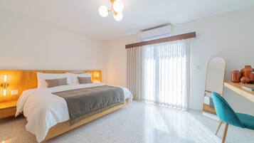 Signature Room | Premium bedding, minibar, in-room safe, desk