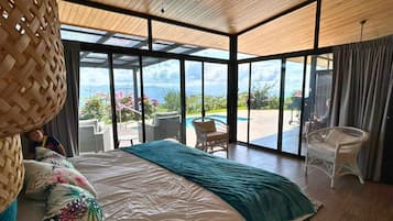 Desk, WiFi, bed sheets