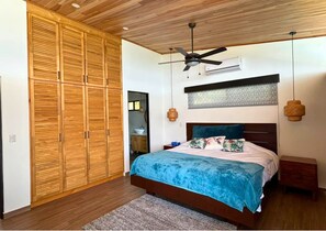 Escritorio, wifi, ropa de cama