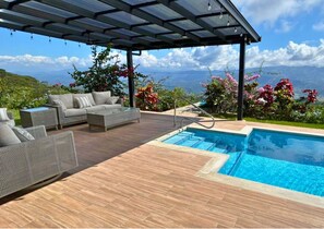 Outdoor pool - Stunning Private Retreat with Pool & Office — Perfect for Relaxation (Escobal)