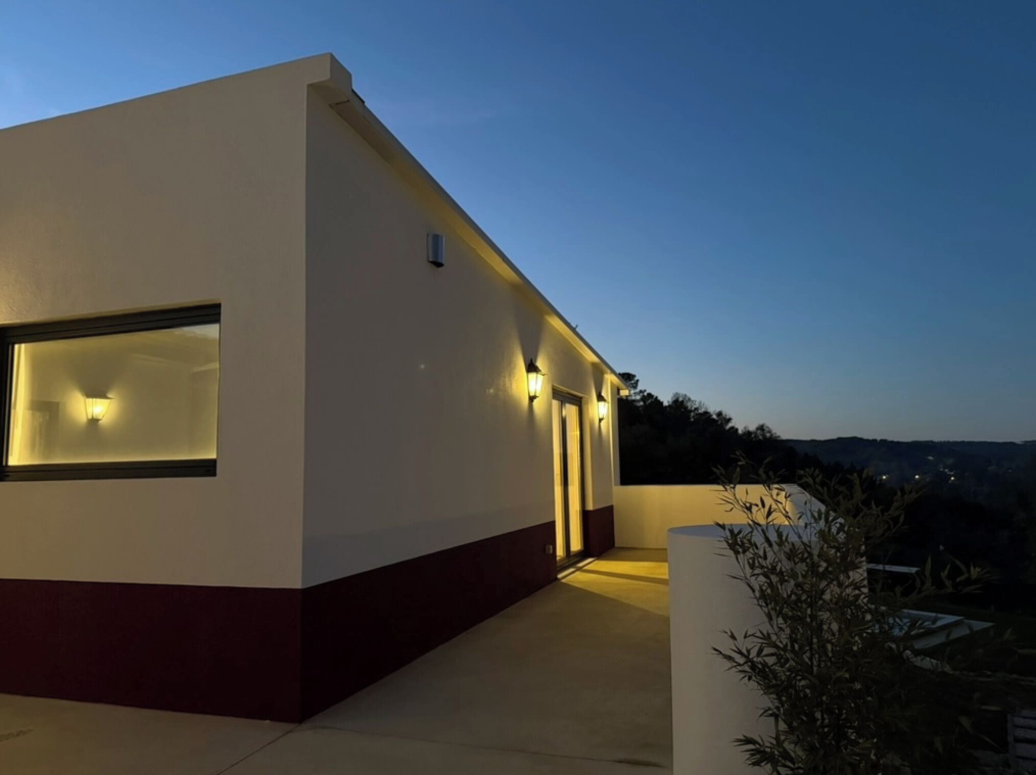 واي فاي مجانًا وملاءات أسرّة