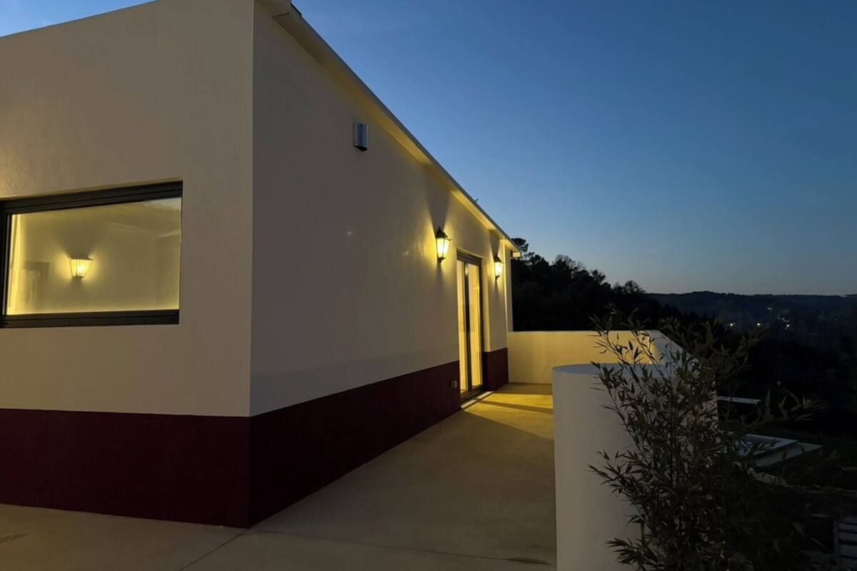 واي فاي مجانًا وملاءات أسرّة