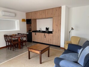 Villa, Hill View | Private kitchen | Microwave, stovetop, cookware/dishes/utensils - AlcaidariaVista (Ourém)