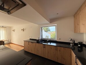 ميكروويف، موقد طهي مسطح، مستلزمات طهي/أطباق/أوعية