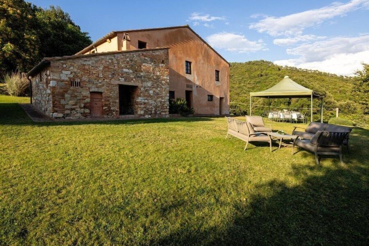 Villa - utsikt mot trädgården | Värdeförvaringsskåp på rummet, strykjärn/strykbräda och gratis wi-fi