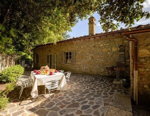 خزنة داخل الغرفة ومكواة/لوح كي وواي فاي مجانًا