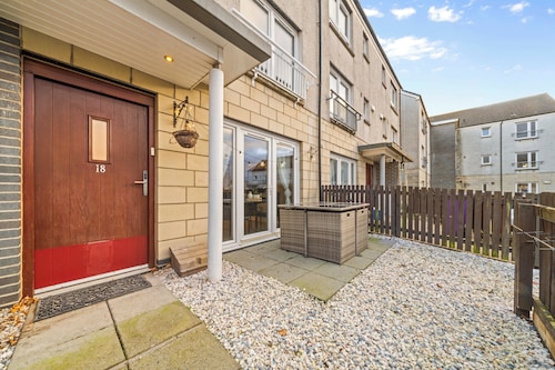 Urban Elegance 5-Bed Glasgow Home