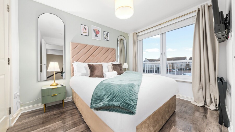 Urban Elegance 5-Bed Glasgow Home