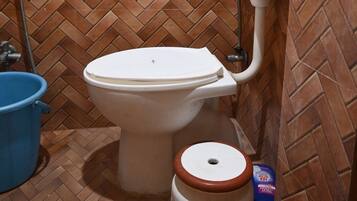 Classic Triple Room | Bathroom