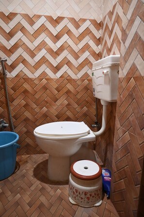 Classic Triple Room | Bathroom - Hotel Omkar Residency (Varanasi)