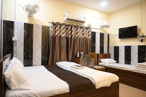 Classic Triple Room | Desk, free WiFi, bed sheets - Hotel Omkar Residency (Varanasi)