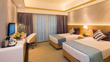 Chambre Supérieure Double ou avec lits jumeaux, non-fumeurs | Coffres-forts dans les chambres, bureau, fer et planche à repasser