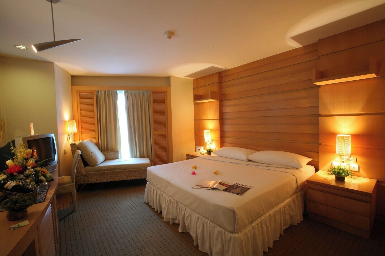 In-room safe, desk, iron/ironing board, free WiFi