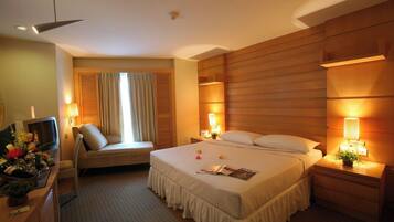 In-room safe, desk, iron/ironing board, free WiFi