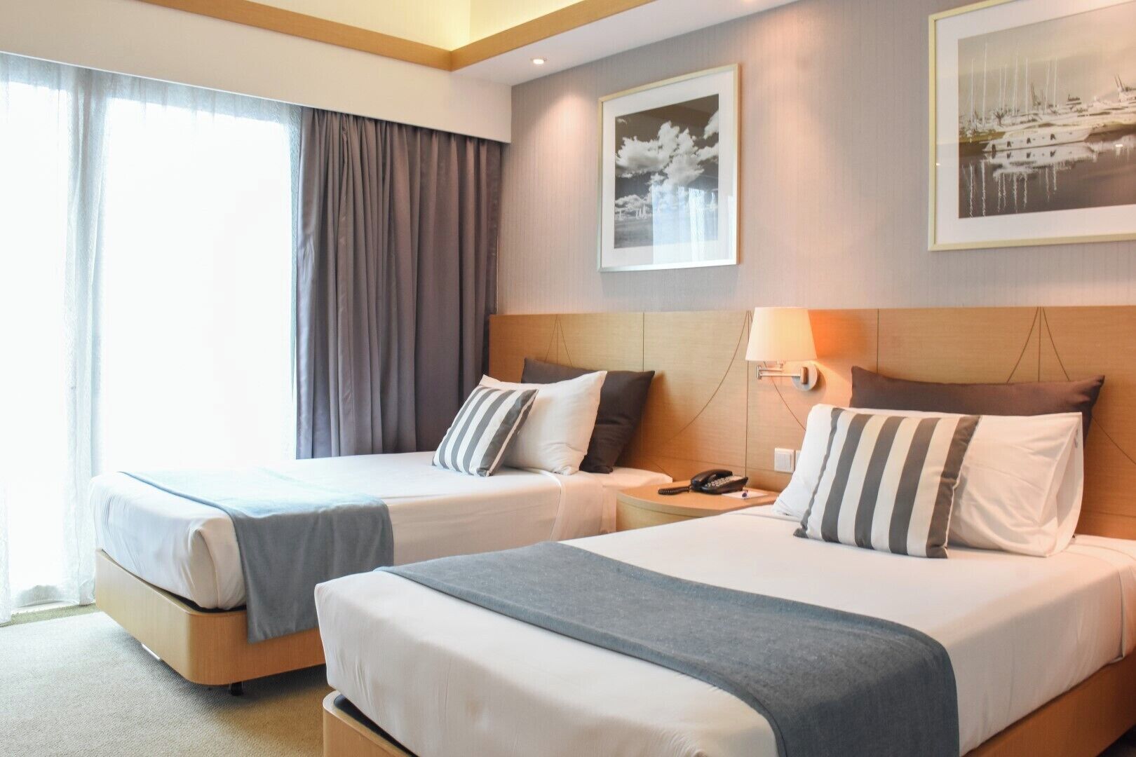 客房内保险箱、办公桌、熨斗/熨板、免费 WiFi