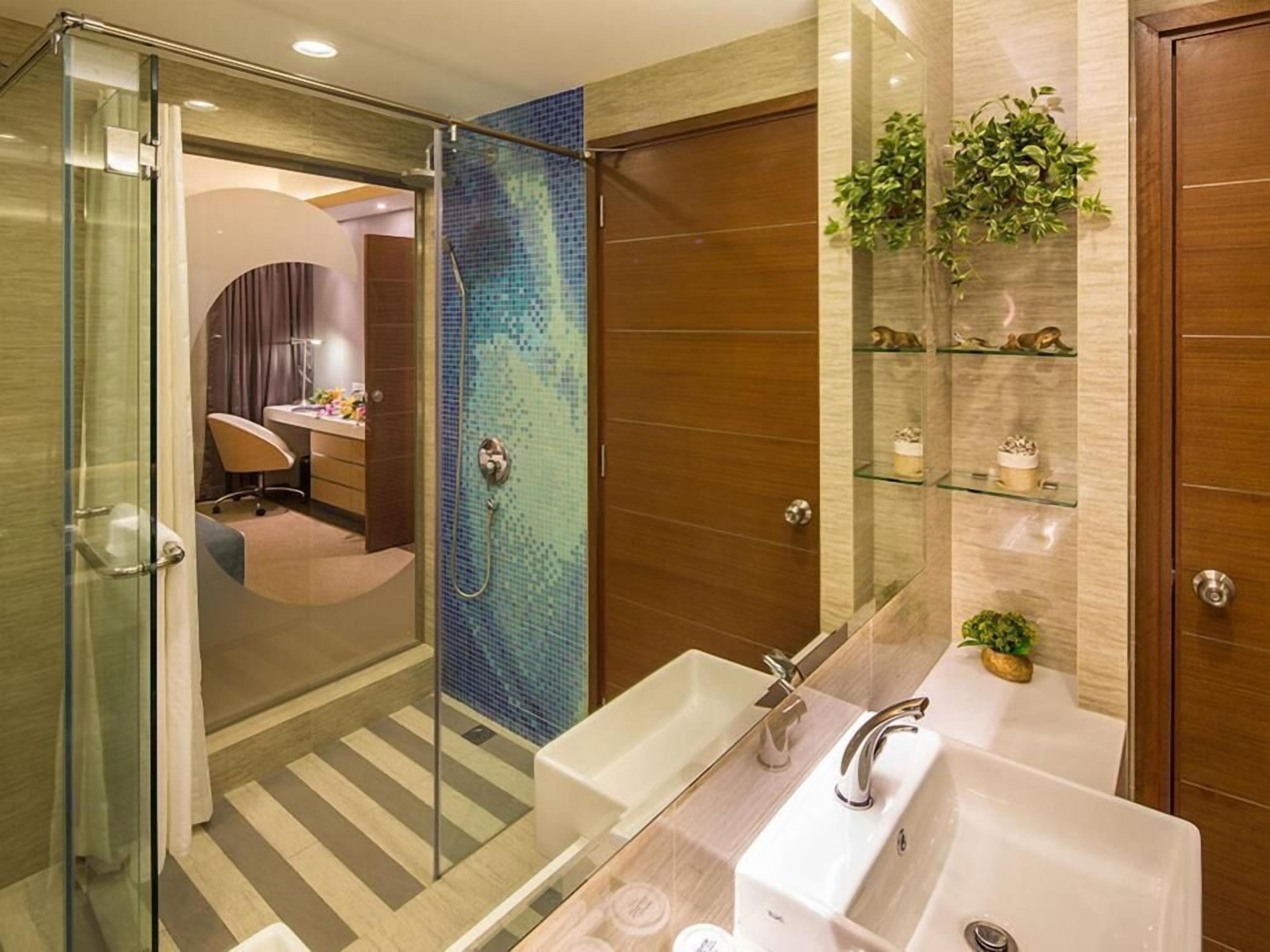 Superior Double or Twin Room, Non Smoking | Bathroom