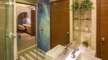 Superior Double or Twin Room, Non Smoking | Bathroom