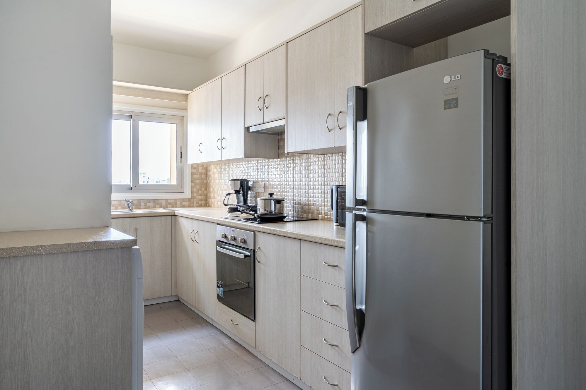 Apartamento, 1 cama de casal, cozinha, vista para a cidade | Cozinha privada | Geladeira grande, micro-ondas, fogão, cooktop