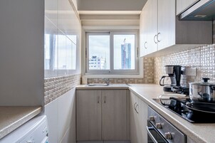 Apartment, 1 Double Bed, Kitchen, City View | Private kitchen | Full-size fridge, microwave, oven, stovetop