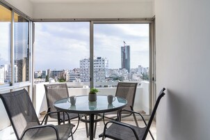 Lejlighed - 1 dobbeltseng - køkken - byudsigt | Balkon