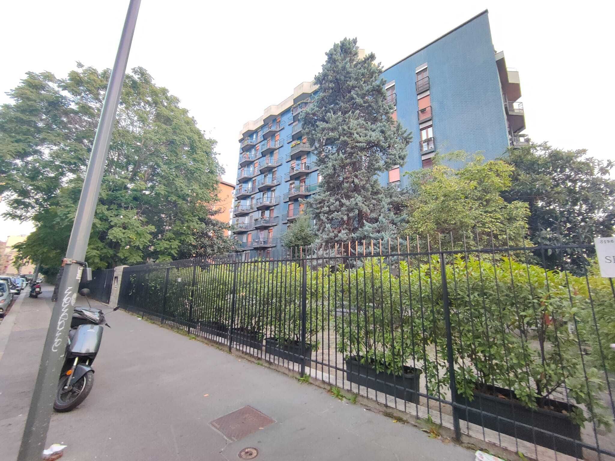 Caja de seguridad en la habitación y escritorio 