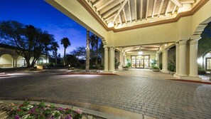 المنطقة المحيطة بالمنشأة