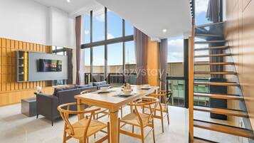 Apartment, 2 Bedrooms, City View | Dining room