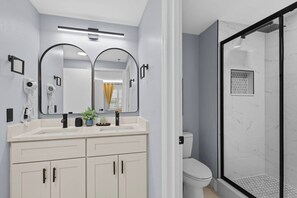 Bathroom - Staysky Orlando Family Suite w/ Kitchen (Orlando)
