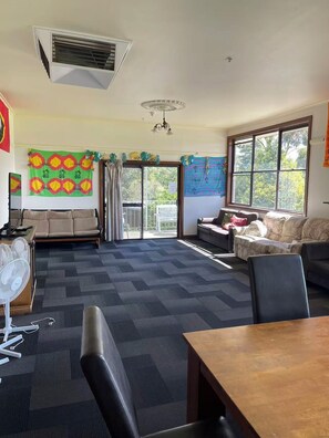 In-room dining - SJ Hostel. Launceston (Legana)