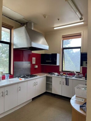 냉장고, 전자레인지, 조리 도구/접시/주방 기구