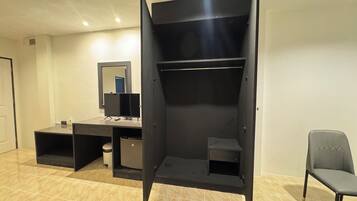 Chambre Double, 1 trÚs grand lit, balcon | Intérieur