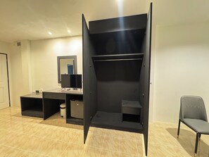 Double Room, 1 King Bed, Balcony | Interior