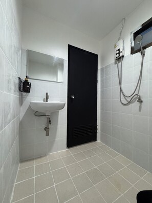 Double Room, 1 King Bed, Balcony | Bathroom | Shower, towels, soap, shampoo