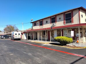 Exterior - The Mint Motel (Arlington)