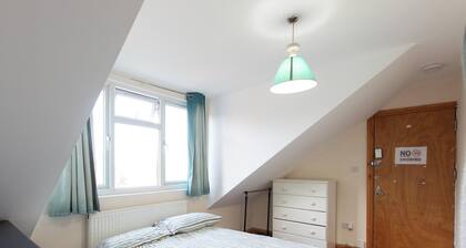 Pebbles Guest House - Flat 6