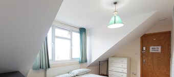 Pebbles Guest House - Flat 6