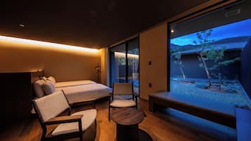 Premier Twin Room, Non Smoking (01,02) | Individually decorated, individually furnished, desk, bed sheets