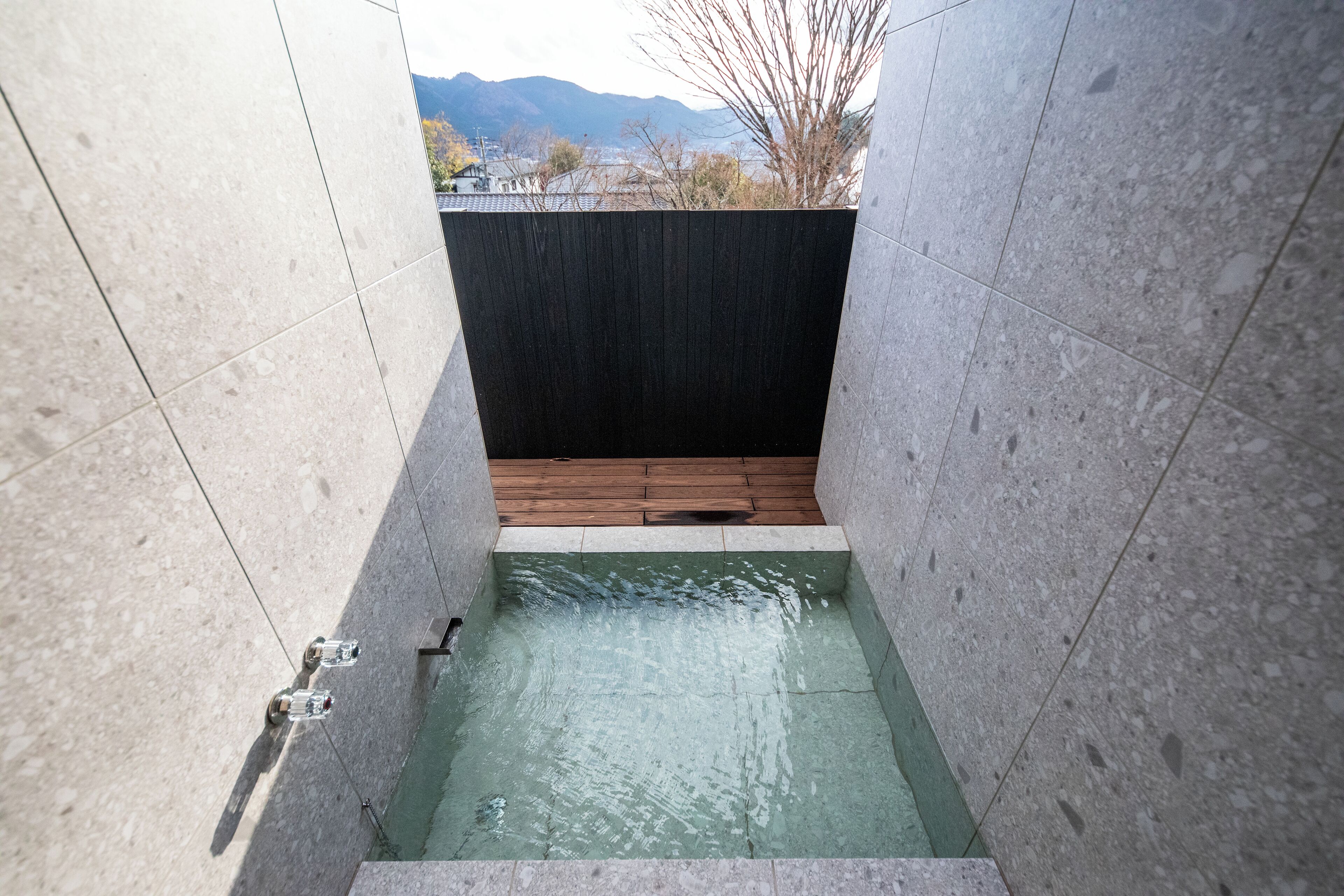 スーペリア ツインルーム 禁煙 (06,07) | バスルーム | シャワー付き浴槽、バスアメニティ (無料)、ヘアドライヤー、スリッパ