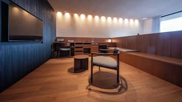 Superior Twin Room, Non Smoking (06,07) | Individually decorated, individually furnished, desk, bed sheets