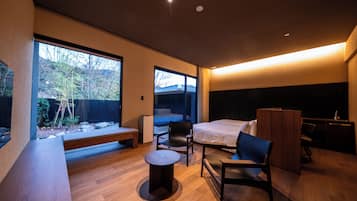 Deluxe Twin Room, Non Smoking (03) | Individually decorated, individually furnished, desk, iron/ironing board