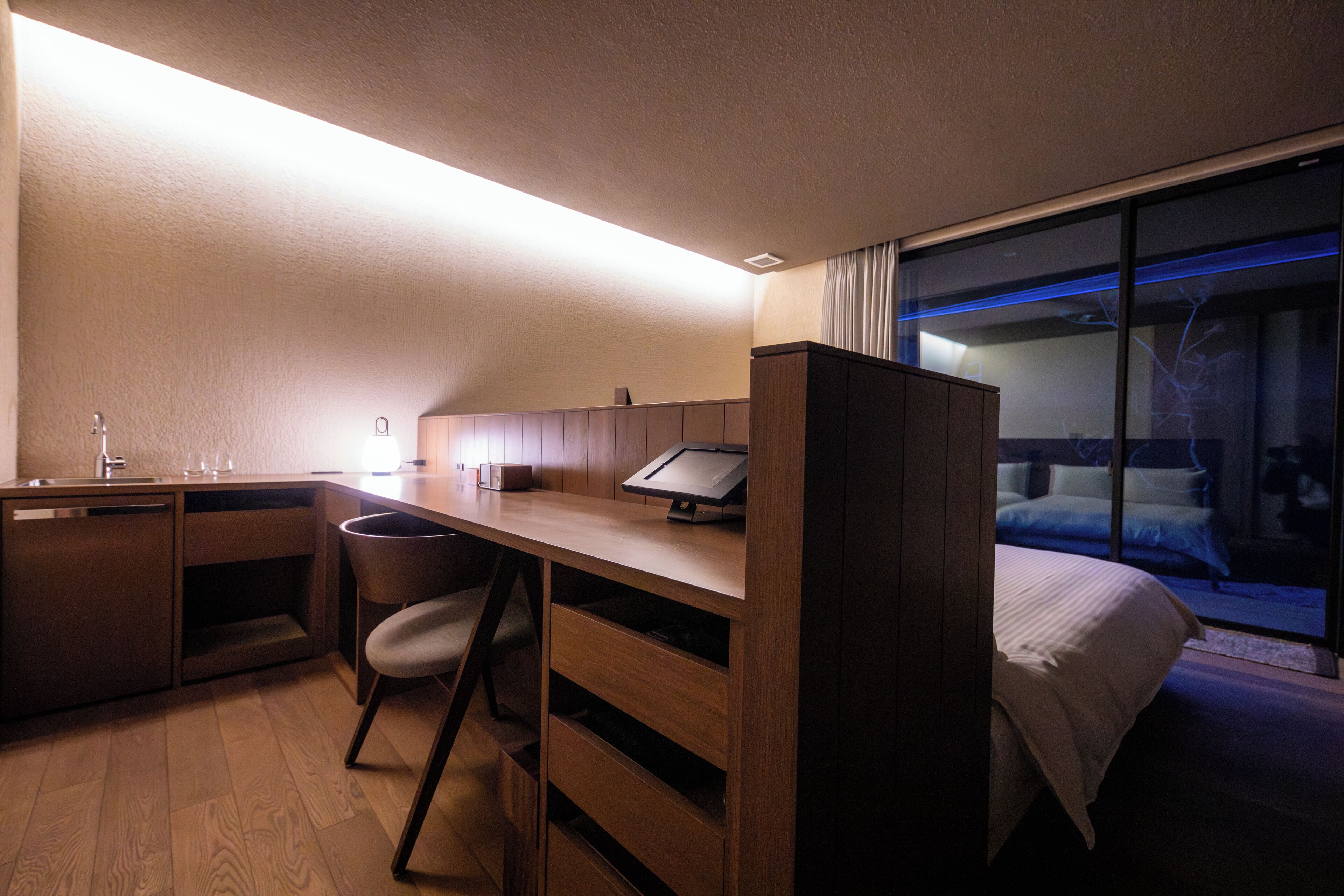 Twin Room, Non Smoking (08) | Individually decorated, individually furnished, desk, bed sheets