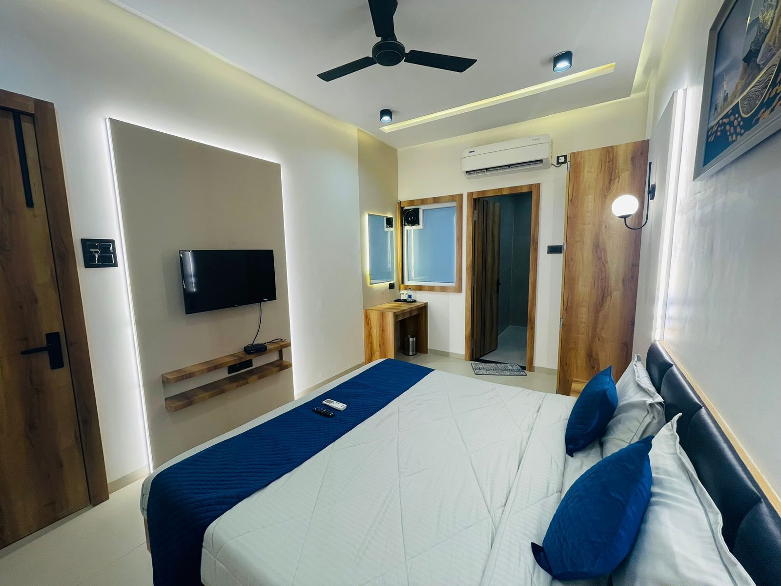 Chambre Supérieure | Bureau, espace de travail pour ordinateur portable, rideaux occultants