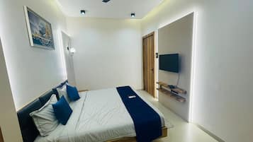 Chambre Supérieure | Bureau, espace de travail pour ordinateur portable, rideaux occultants