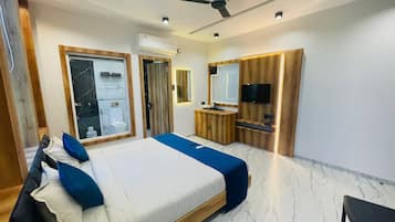 Chambre Premium | Bureau, espace de travail pour ordinateur portable, rideaux occultants