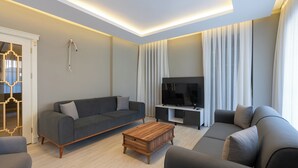Villa, vue jardin | Coin séjour | TV connectée de 14 pouces avec chaînes par câble