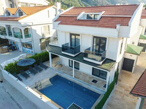 Villa, vue jardin | Vue sur la rue