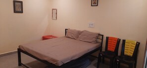 Free WiFi, bed sheets - Athaang Beach Resort (Malvan)